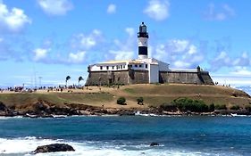 Confortável apto, piscina, camareira Barra/Ondina